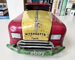 1940's VINTAGE WYANDOTTE SPORTSMAN COUPE WIND UP PRESSED STEEL TOY CAR LOOK