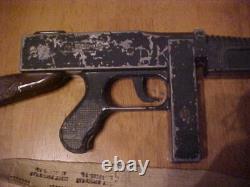 1947 Mattel Dick Tracy Rapid Fire Toy Tommy Gun Advertisement Badge USA