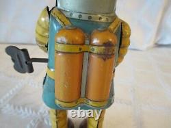 1950's SPACE TROOPER ASTRONAUT WALKING ROBOT- WIND-UP- HAJI- JAPAN-6.5 TIN TOY