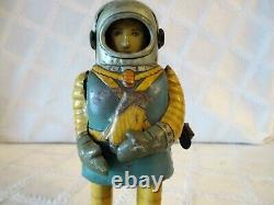 1950's SPACE TROOPER ASTRONAUT WALKING ROBOT- WIND-UP- HAJI- JAPAN-6.5 TIN TOY