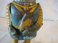 1950's SPACE TROOPER ASTRONAUT WALKING ROBOT- WIND-UP- HAJI- JAPAN-6.5 TIN TOY