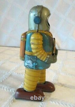 1950's SPACE TROOPER ASTRONAUT WALKING ROBOT- WIND-UP- HAJI- JAPAN-6.5 TIN TOY