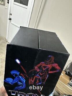 2010 Comic Con Vintage Tron Figured