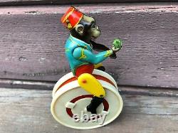 Antique ARNOLD Wind Up Tin Monkey on Gyro Wheel US ZONE GERMANY w Key Works