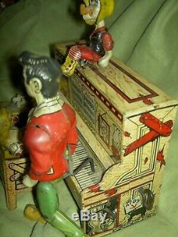 Antique, Unique Art Mfg. Co. Li'l Abner Dogpatch Band tin working wind-up toy