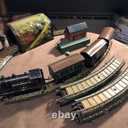 Bing oo Wind Up Table Top Train