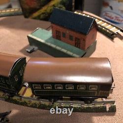 Bing oo Wind Up Table Top Train