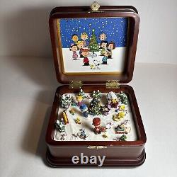 Danbury Mint The Peanuts Christmas Music Box Merry Christmas Charlie Brown #604