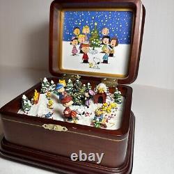 Danbury Mint The Peanuts Christmas Music Box Merry Christmas Charlie Brown #604