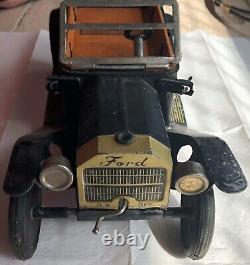 Ford T vintage Tin Toy made in Japan 23 cm. X 11,5 cm. Aside