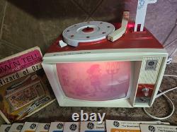GE Show N Tell Phono Viewer Model A660C Red with 20 Records