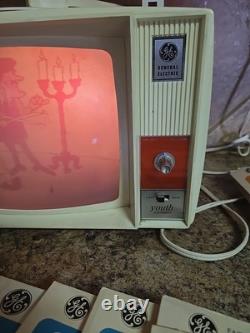 GE Show N Tell Phono Viewer Model A660C Red with 20 Records