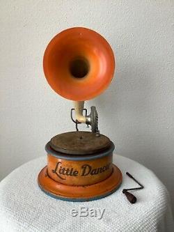 LITTLE DANCER Bing Children Tin Toy Phonograph Gramophone