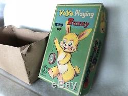 RARE Wind-up tin litho toy mechanical YOYO PLAYING BUNNY+Box Japan frankonia Vtg