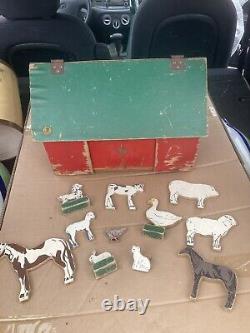 Rare American Crayon Co Educational Playthings Farm Wood Barn & 11 Animals c1920