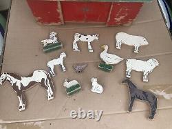 Rare American Crayon Co Educational Playthings Farm Wood Barn & 11 Animals c1920