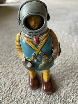 Rare Vintage 1955 NobleSpirit Space Trooper Wind Up Toy space man