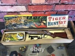 Rare Vtg Wind-up Tin Litho Tiger Hunt Set Frankonia Japan Dbl Barrel Dart Gun