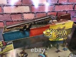 Rare Vtg Wind-up Tin Litho Tiger Hunt Set Frankonia Japan Dbl Barrel Dart Gun