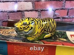 Rare Vtg Wind-up Tin Litho Tiger Hunt Set Frankonia Japan Dbl Barrel Dart Gun