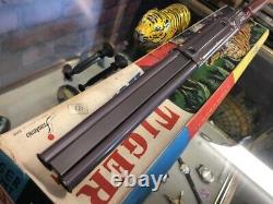 Rare Vtg Wind-up Tin Litho Tiger Hunt Set Frankonia Japan Dbl Barrel Dart Gun