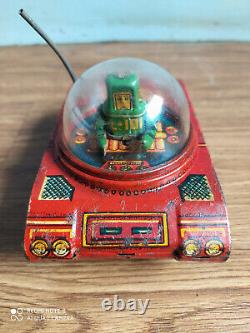 Rare vintage wind-up Space explorer tin toy of 60's (Working order)