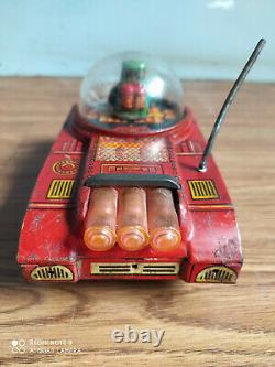 Rare vintage wind-up Space explorer tin toy of 60's (Working order)