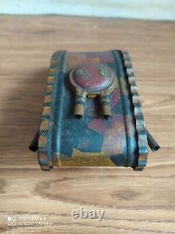 Rare vintage wind-up battle tank tin toy of 50's made in Japan (Working order)