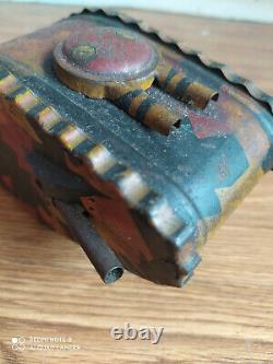 Rare vintage wind-up battle tank tin toy of 50's made in Japan (Working order)