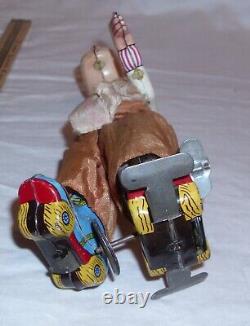 TPS ROLLING SKATING CHEF TIN WIND UP TOY 1950s