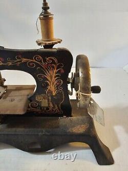 Toy sewing machine