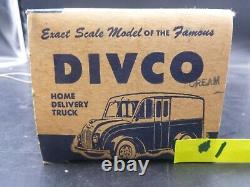 VINTAGE DEALER PROMO TOY- DIVCO DELIVERY WINDUP TRUCK AMT 1950'S WithBOX CREAM