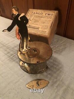 VINTAGE GRAMOPHONE TANGO TWO DANCERS 78 wind up Record player Antique phonograph