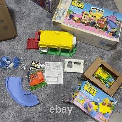 VINTAGE THE FLINTSTONE KIDS Town of Bedrock & Dreamchip Limo Appears New
