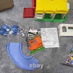 VINTAGE THE FLINTSTONE KIDS Town of Bedrock & Dreamchip Limo Appears New