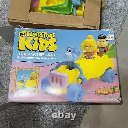 VINTAGE THE FLINTSTONE KIDS Town of Bedrock & Dreamchip Limo Appears New