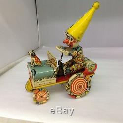 VINTAGE UNIQUE ART MFG. CO. ARTIE THE CLOWN Tin Wind Up Toy Car. 610-G