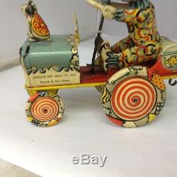 VINTAGE UNIQUE ART MFG. CO. ARTIE THE CLOWN Tin Wind Up Toy Car. 610-G