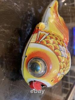 VINTAGE YOSHIYA KO GOLDFISH TIN LITHOGRAPHED RARE 6 WIND UP TOY 1950's JAPAN