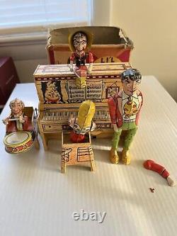 Vintage 1945 Lil Abner and his Dogpatch Band Tin Litho Piano Windup Toy Pioneer