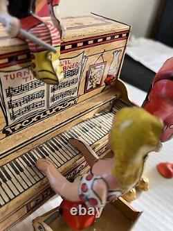 Vintage 1945 Lil Abner and his Dogpatch Band Tin Litho Piano Windup Toy Pioneer