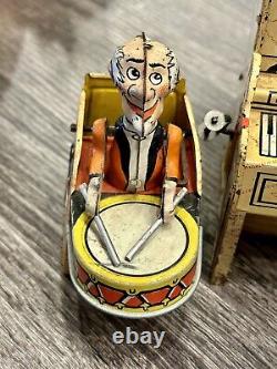 Vintage 1945 Tin Litho Lil Abner and His Dogpatch 4 Band Wind Up Works
