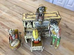 Vintage 1945 Unique Art Lil Abner and Dogpatch Band Tin Wind-up Toy