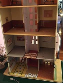 Vintage 1950 Marx's Skyscraper vg condition many figures and furniture included