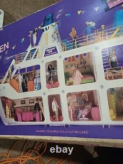 Vintage Glamour Gals Ocean Queen Cruise Ship 1982 with Original Box & Accessories