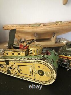 Vintage Marx Tin Litho Wind Up Military Tanks with Key Doughboy Soldier Antique