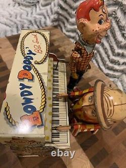 Vintage Unique Art Howdy Doody Tin Wind Up Toy With Reproduction Box