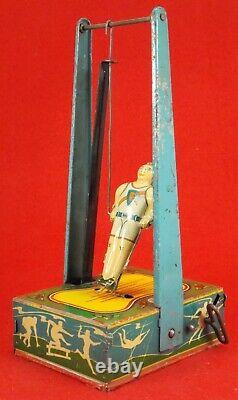 Vintage Wyandotte Man On The Flying Trapeze # 516 Wind Up Toy