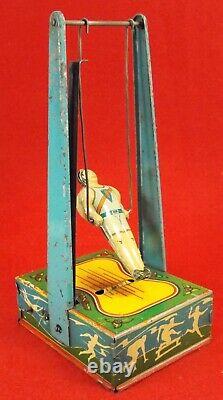 Vintage Wyandotte Man On The Flying Trapeze # 516 Wind Up Toy