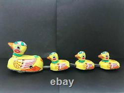 Wind-up Duck Family Parade Vintage 1950s